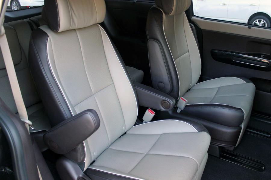  Kia Sedona SXL 2015 года  (фото 55 из 75)